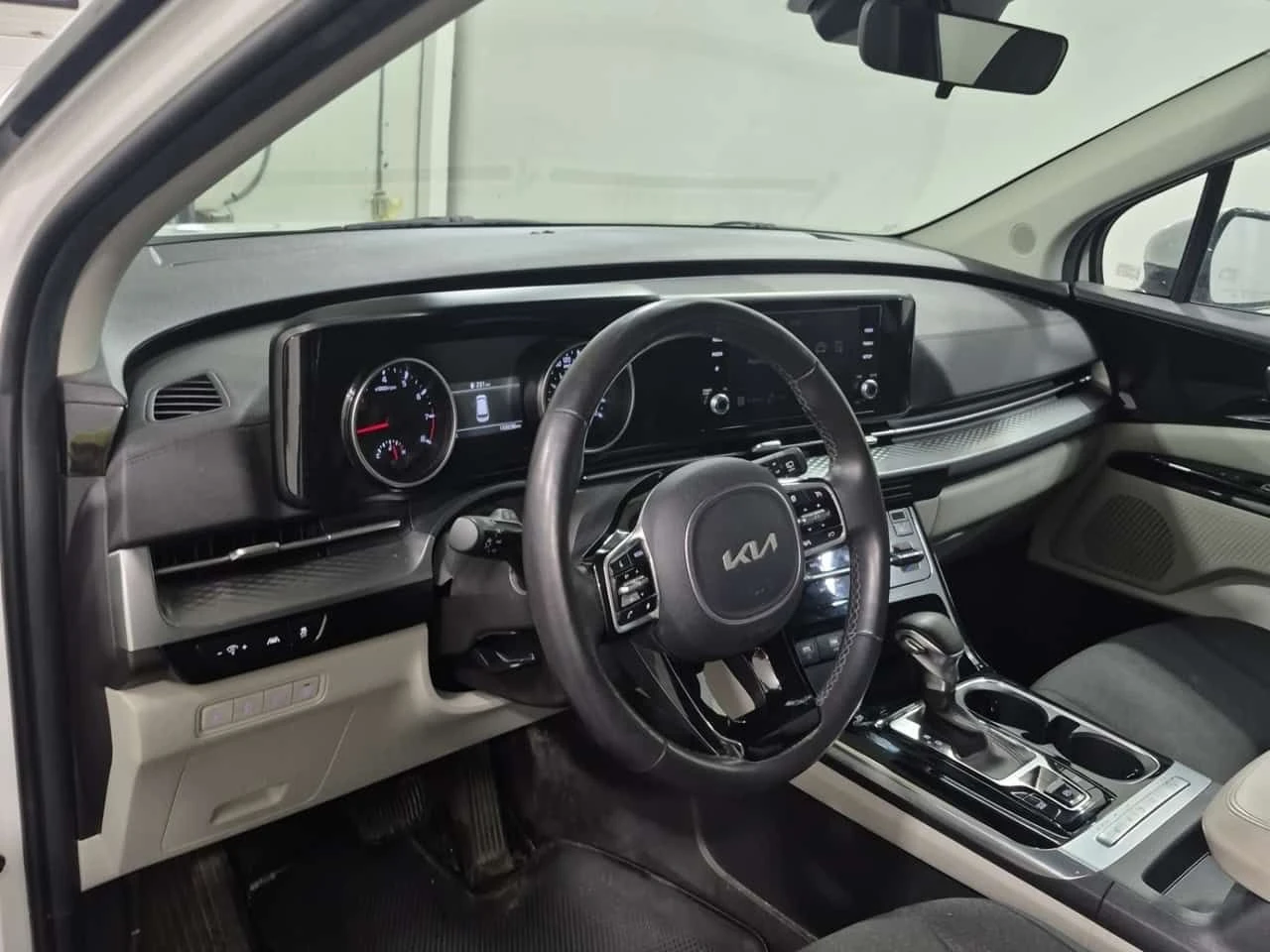 Kia Carnival LX| ПОДГРЕВИ| CARFAX| АВТОФИНАНСИРАНЕ, снимка 11 - Автомобили и джипове - 54656385