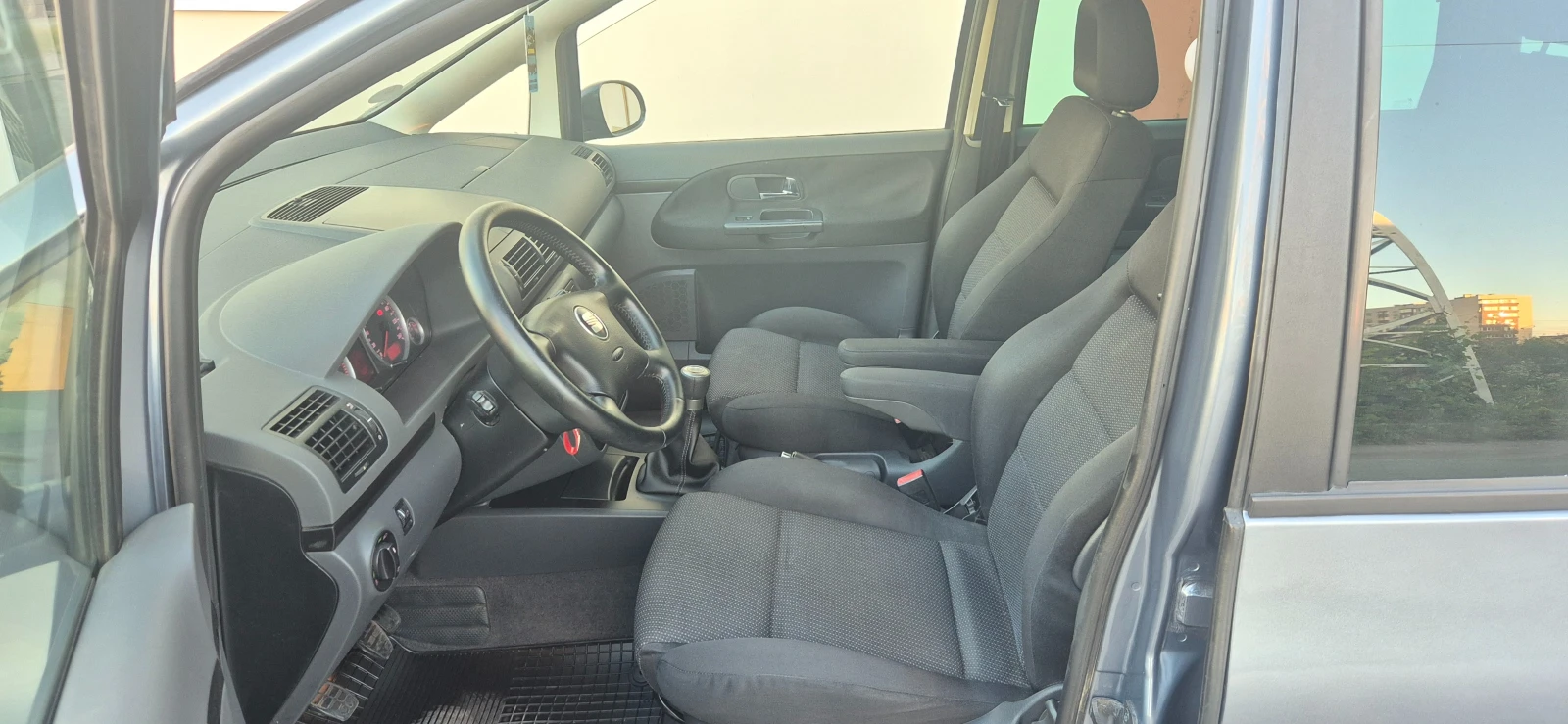 Seat Alhambra 1.9-TDI-116к.с.* 4х4* 6ск* 7мес* 09г, снимка 2 - Автомобили и джипове - 54714715