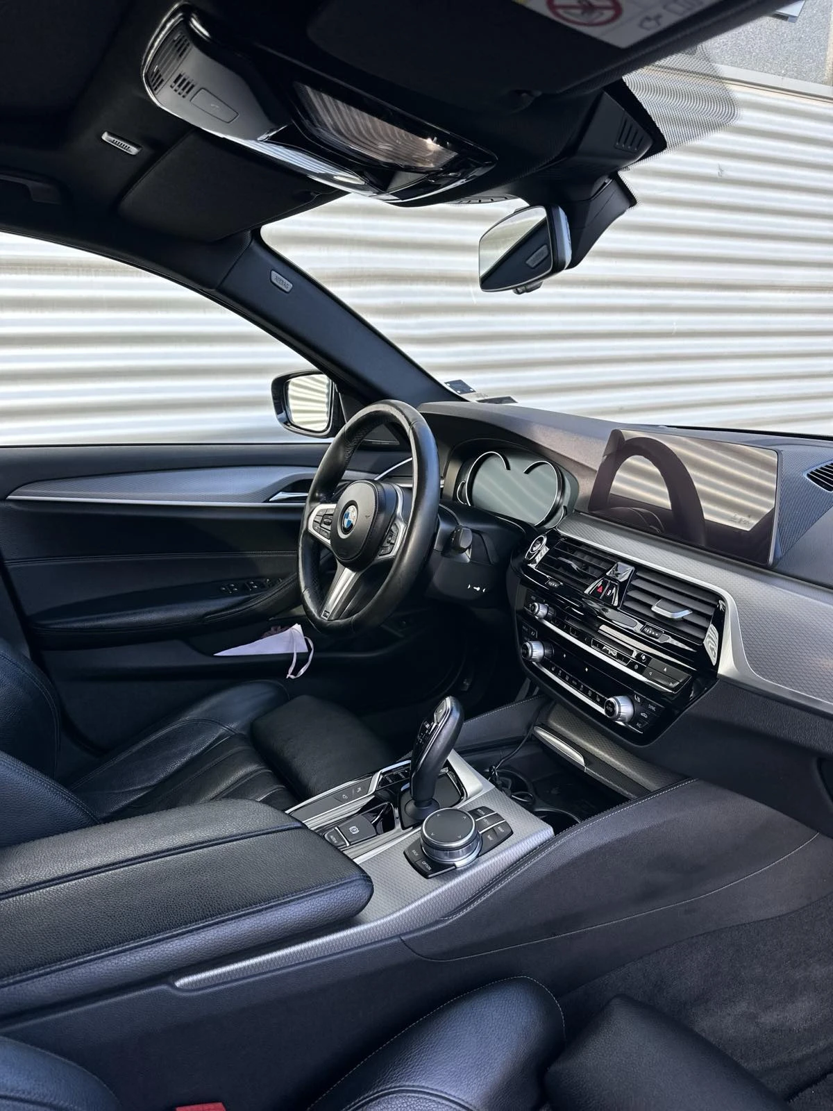 BMW 530 xDrive M Sport/HUD/Harman Kardon/Soft Close, снимка 6 - Автомобили и джипове - 55188664