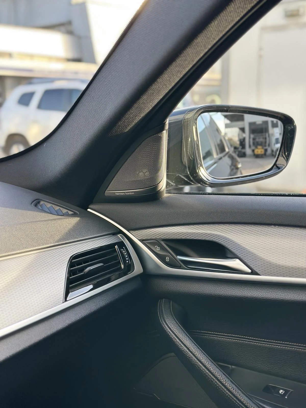 BMW 530 xDrive M Sport/HUD/Harman Kardon/Soft Close, снимка 11 - Автомобили и джипове - 55188664