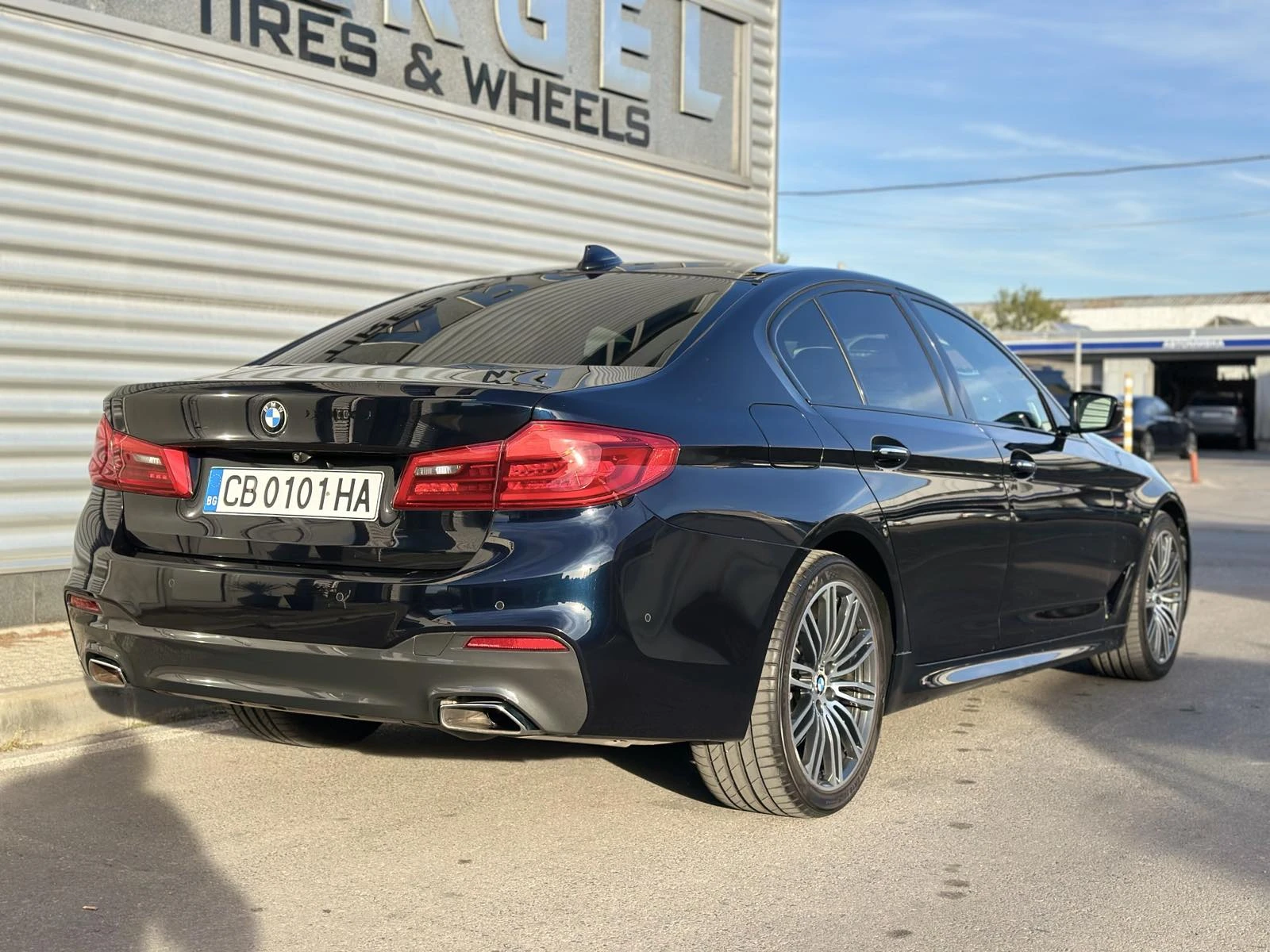 BMW 530 xDrive M Sport/HUD/Harman Kardon/Soft Close, снимка 4 - Автомобили и джипове - 55188664