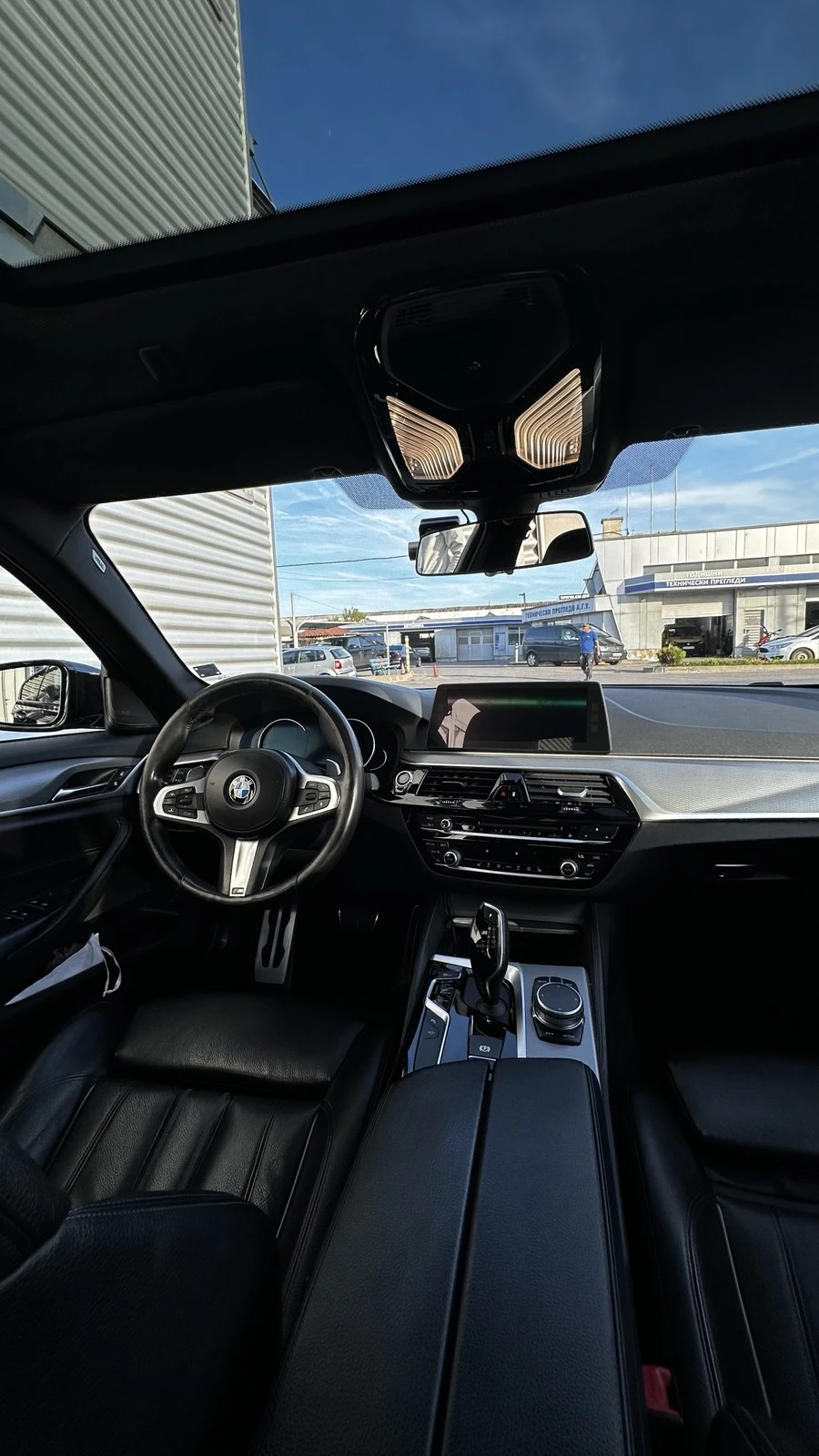 BMW 530 xDrive M Sport/HUD/Harman Kardon/Soft Close, снимка 12 - Автомобили и джипове - 55188664