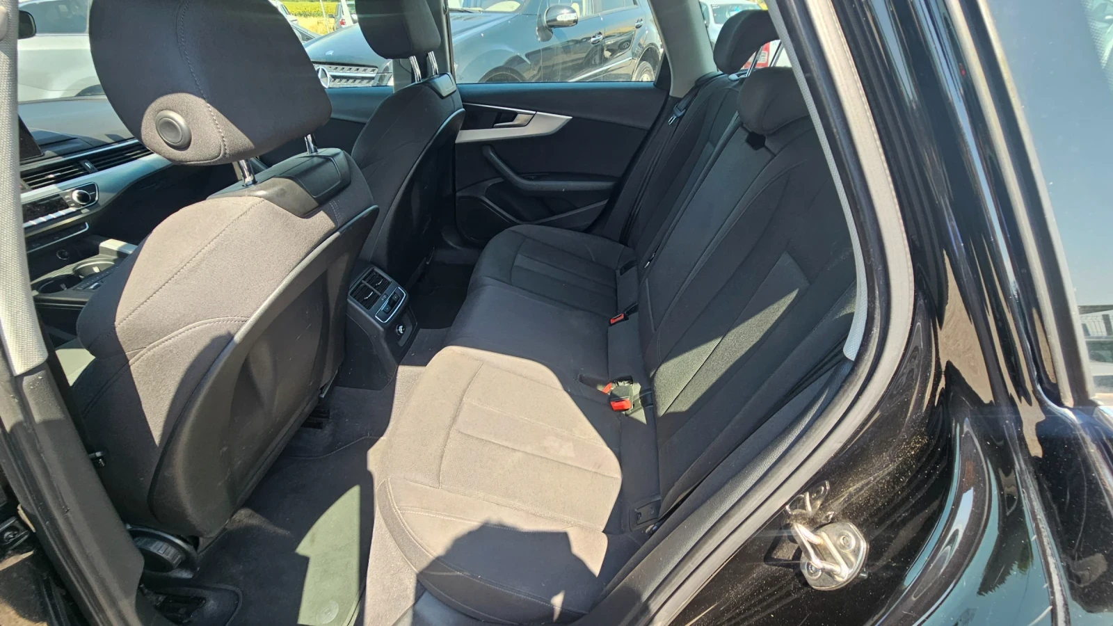 Audi A4 2.0TDI, снимка 15 - Автомобили и джипове - 55330406