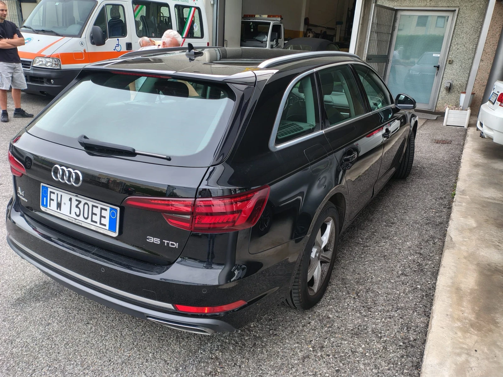 Audi A4 2.0TDI, снимка 2 - Автомобили и джипове - 55330406