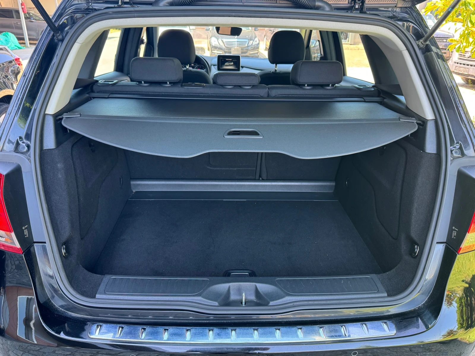 Mercedes-Benz B 180 Facelift Automatic , снимка 15 - Автомобили и джипове - 55474284