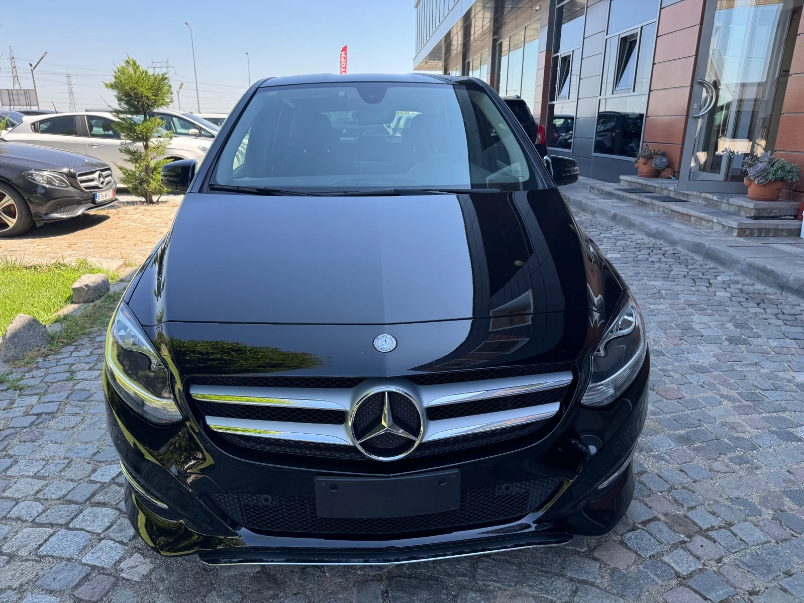 Mercedes-Benz B 180 Facelift Automatic , снимка 2 - Автомобили и джипове - 55474284
