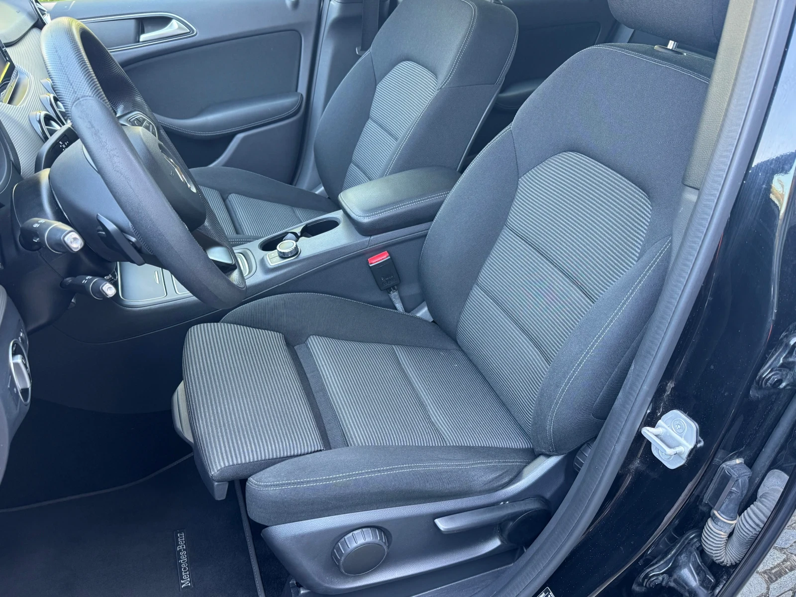 Mercedes-Benz B 180 Facelift Automatic , снимка 11 - Автомобили и джипове - 55474284