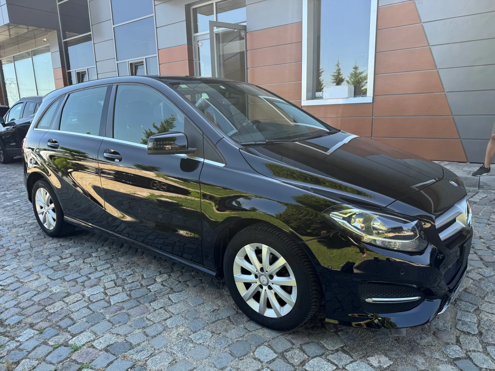 Mercedes-Benz B 180 Facelift Automatic , снимка 3 - Автомобили и джипове - 55474284