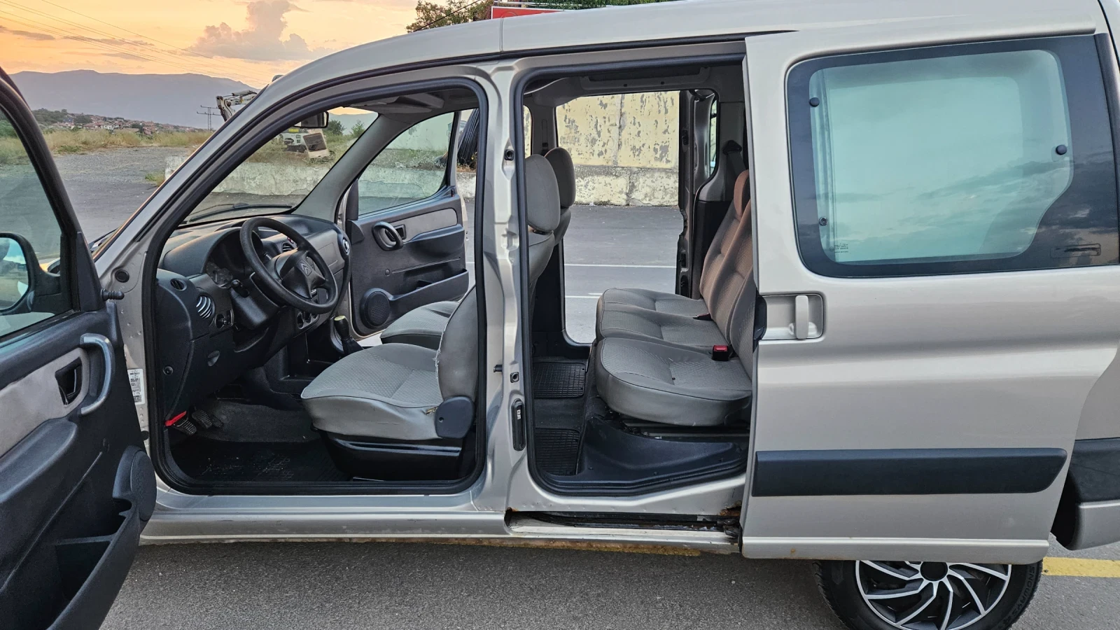Citroen Berlingo 2.0 HDI, снимка 11 - Автомобили и джипове - 55631334