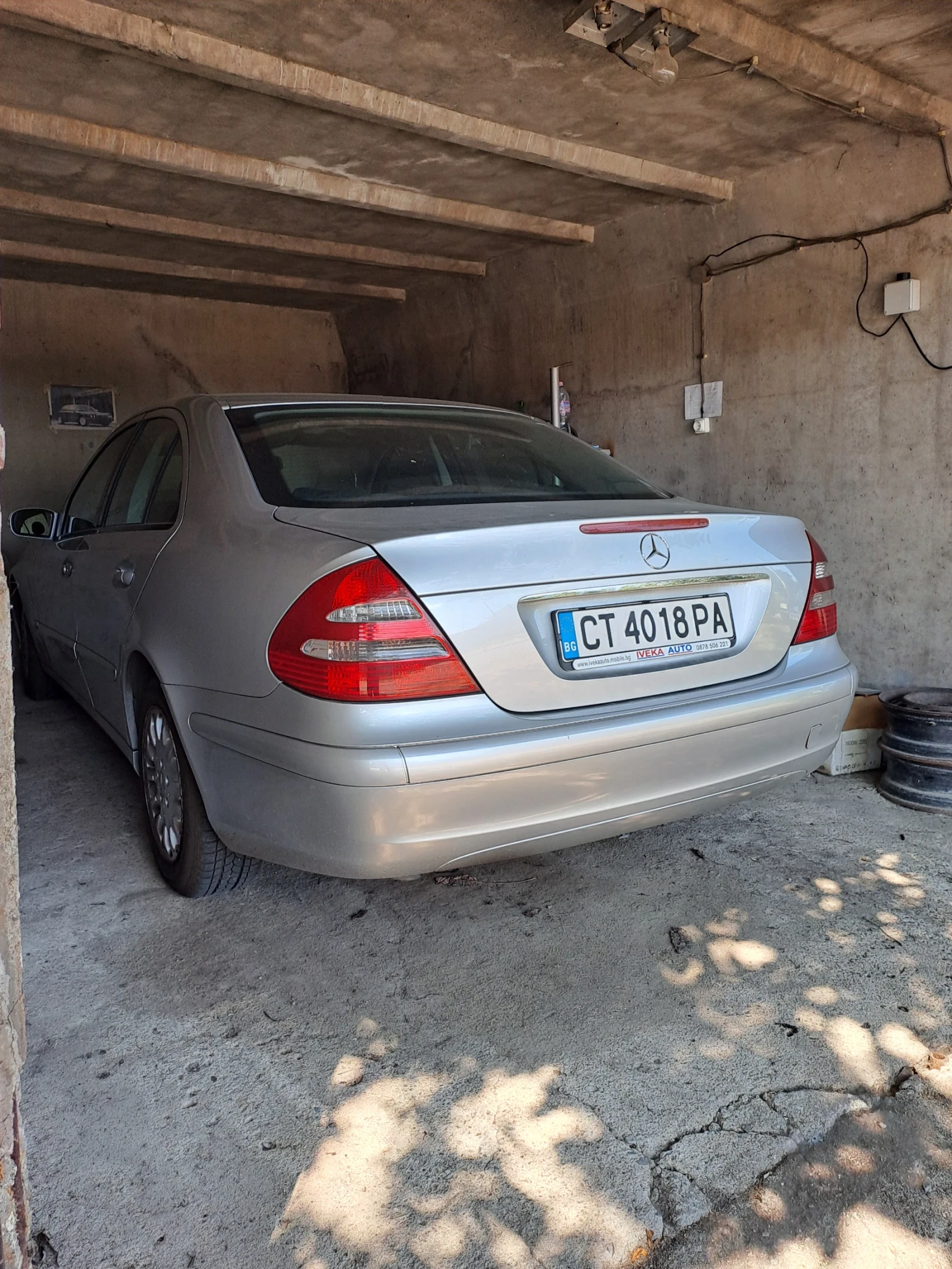 Mercedes-Benz E 220, снимка 3 - Автомобили и джипове - 56583467
