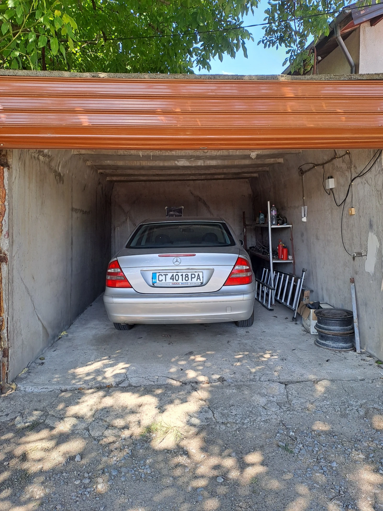 Mercedes-Benz E 220, снимка 2 - Автомобили и джипове - 56583467