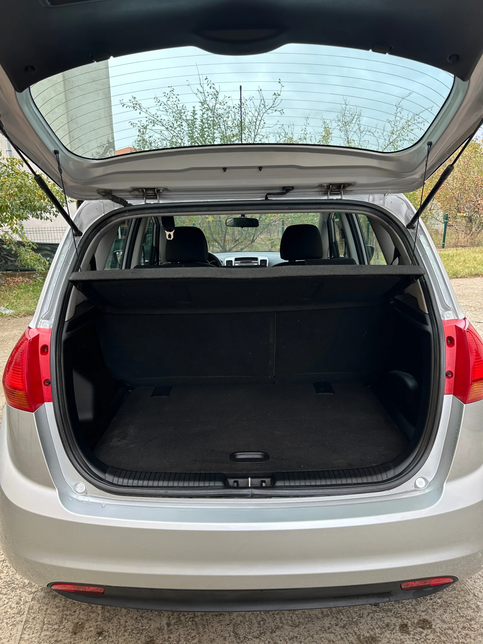 Kia Venga 1.4i* 90 коня* , снимка 13 - Автомобили и джипове - 56745707