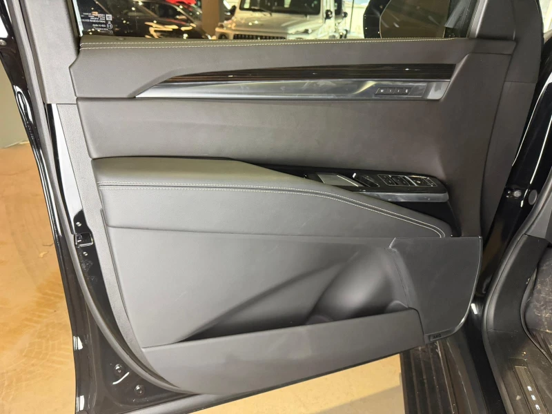 Cadillac Escalade 6.2 V8 НАЛИЧЕН, снимка 7 - Автомобили и джипове - 53136217