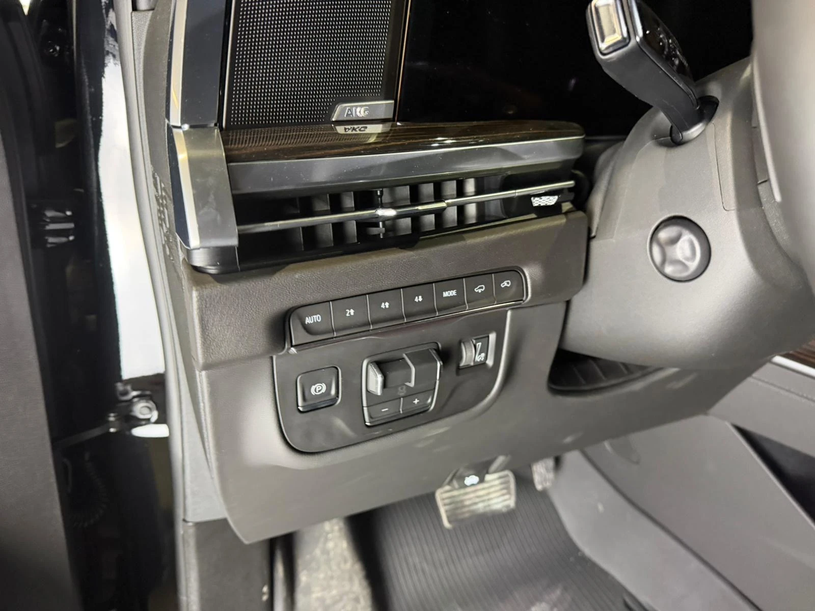 Cadillac Escalade 6.2 V8 НАЛИЧЕН - изображение 8