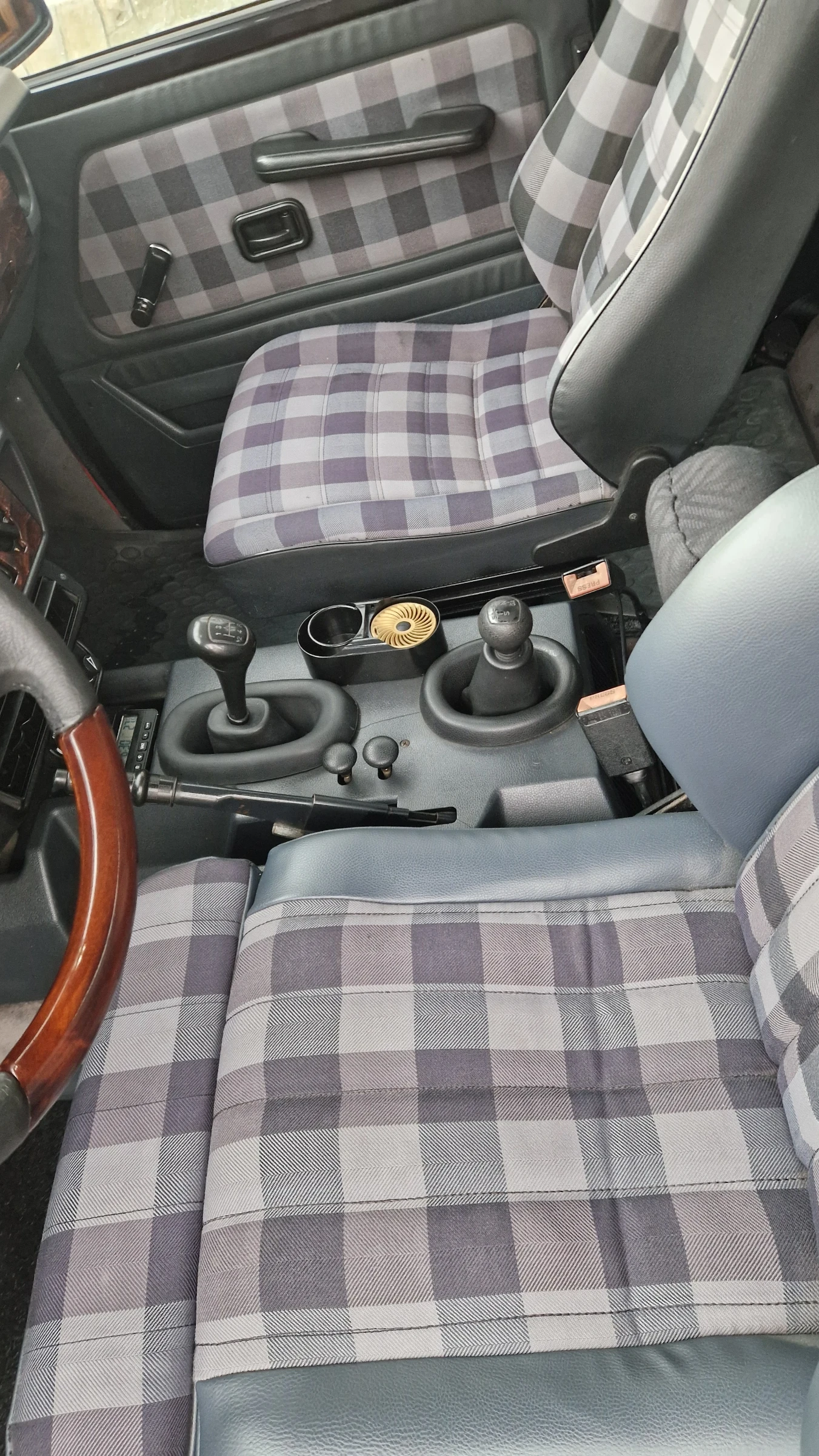 Mercedes-Benz G 250, снимка 9 - Автомобили и джипове - 54895675