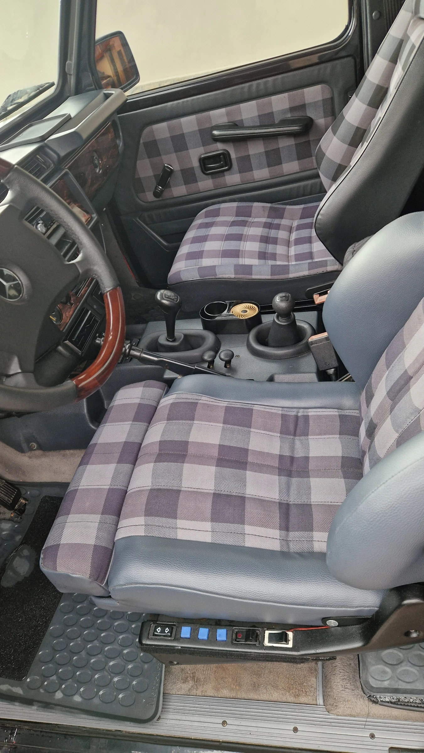 Mercedes-Benz G 250, снимка 5 - Автомобили и джипове - 54895675