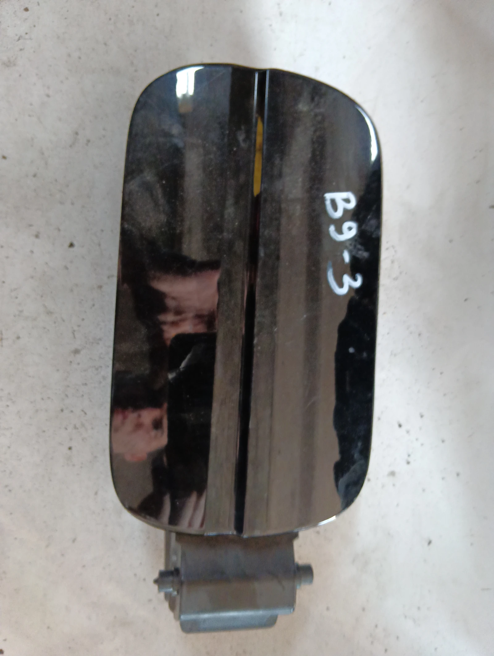 вратичка резервоар ЧЕРНА 8W0909906 Audi A4