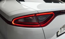Kia Stinger 2.0* TURBO* 2WD* PLATINUM* ПОДГРЕВ* ОБДУХВАНЕ, снимка 14