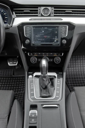 VW Passat 2.0 TDI-RLine-NAVI-DIGITAL COCKPIT-LED-ПАНОРАМА  - 12300 € / 24056.71 лв. - 44682564 14