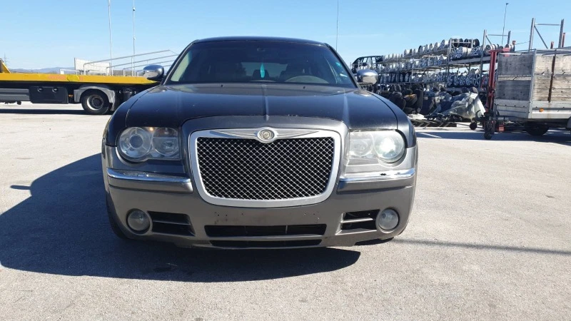 Chrysler 300c на части, снимка 1 - Автомобили и джипове - 40355216