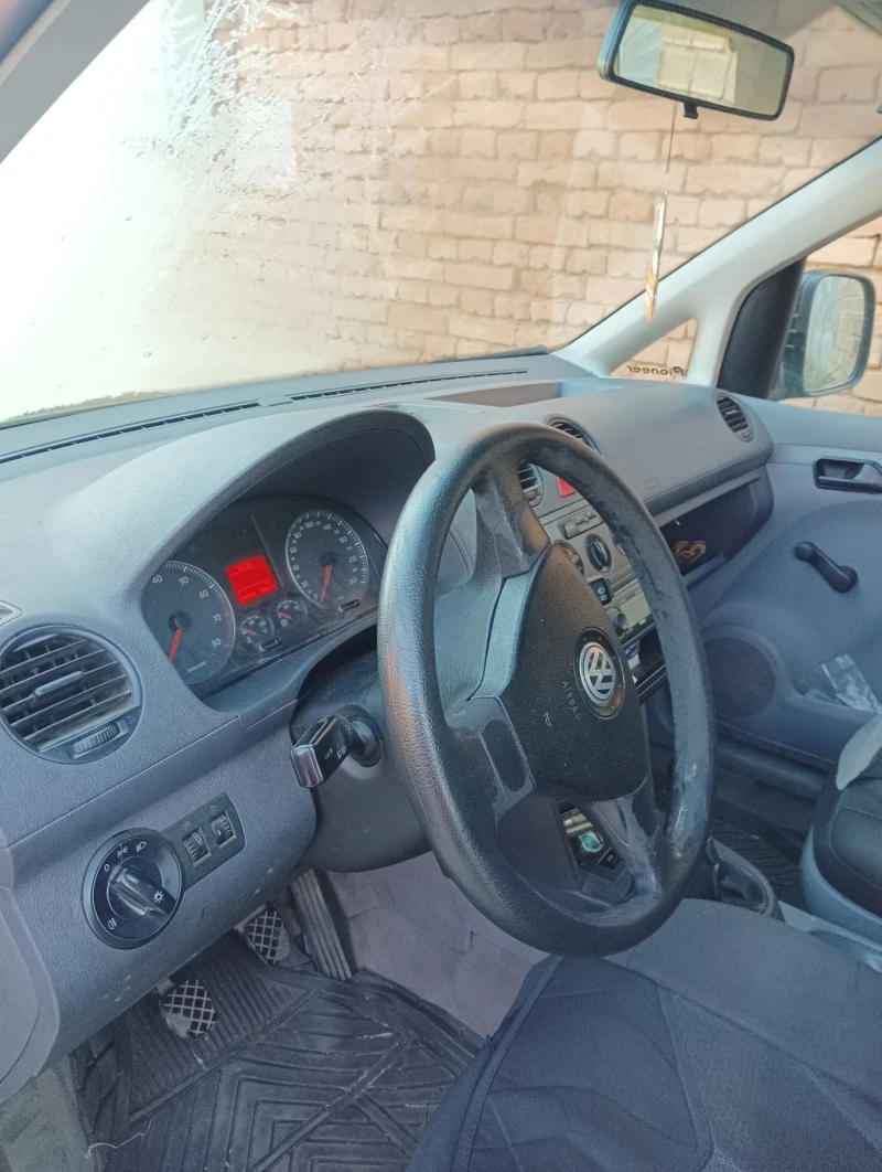 VW Caddy, снимка 5 - Автомобили и джипове - 47006158