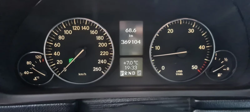 Mercedes-Benz C 270 Avantgarde, снимка 13 - Автомобили и джипове - 48160513