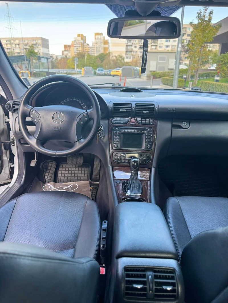 Mercedes-Benz C 320, снимка 8 - Автомобили и джипове - 52427059