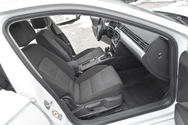 VW Passat 2.0 TDI-RLine-NAVI-DIGITAL COCKPIT-LED-ПАНОРАМА , снимка 12 - Автомобили и джипове - 53354654