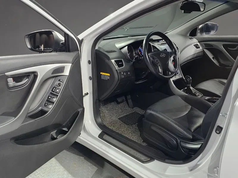 Hyundai Elantra 1.6 GDI MODERN, снимка 10 - Автомобили и джипове - 56304041