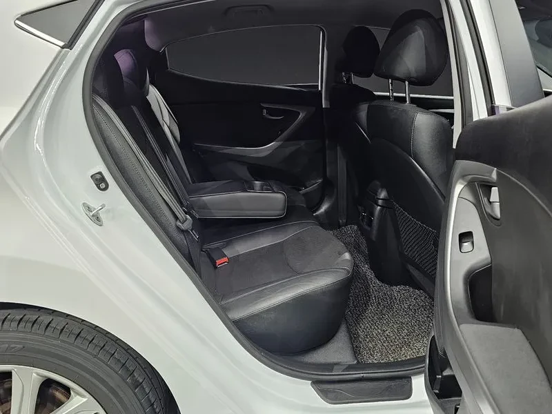 Hyundai Elantra 1.6 GDI MODERN, снимка 11 - Автомобили и джипове - 56304041
