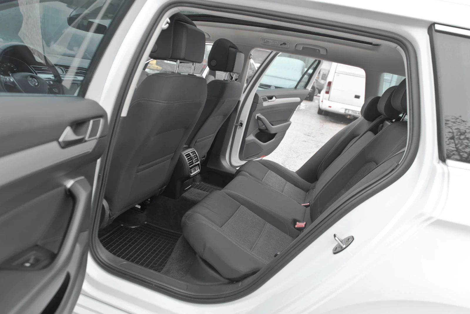 VW Passat 2.0 TDI-RLine-NAVI-DIGITAL COCKPIT-LED-ПАНОРАМА  - изображение 10