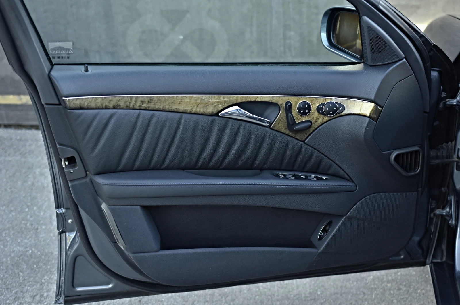 Mercedes-Benz E 420 V8 BI TURBO, снимка 13 - Автомобили и джипове - 54205051