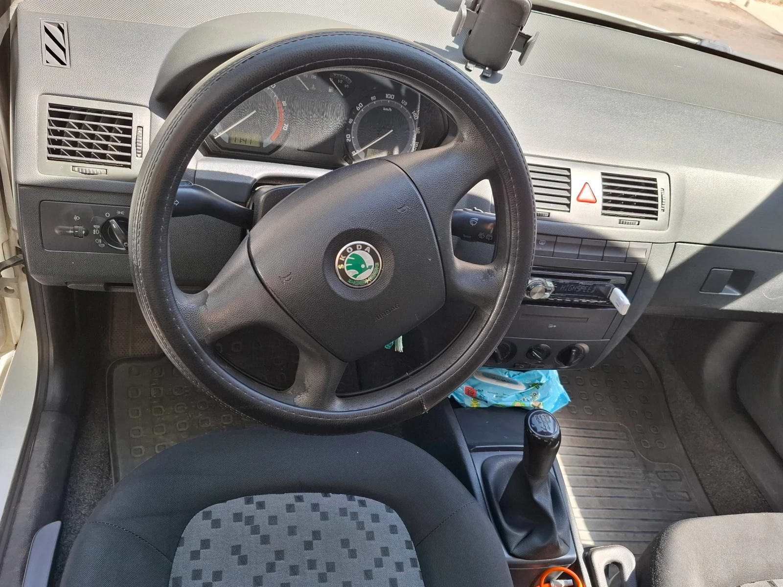 Skoda Fabia, снимка 6 - Автомобили и джипове - 54333830