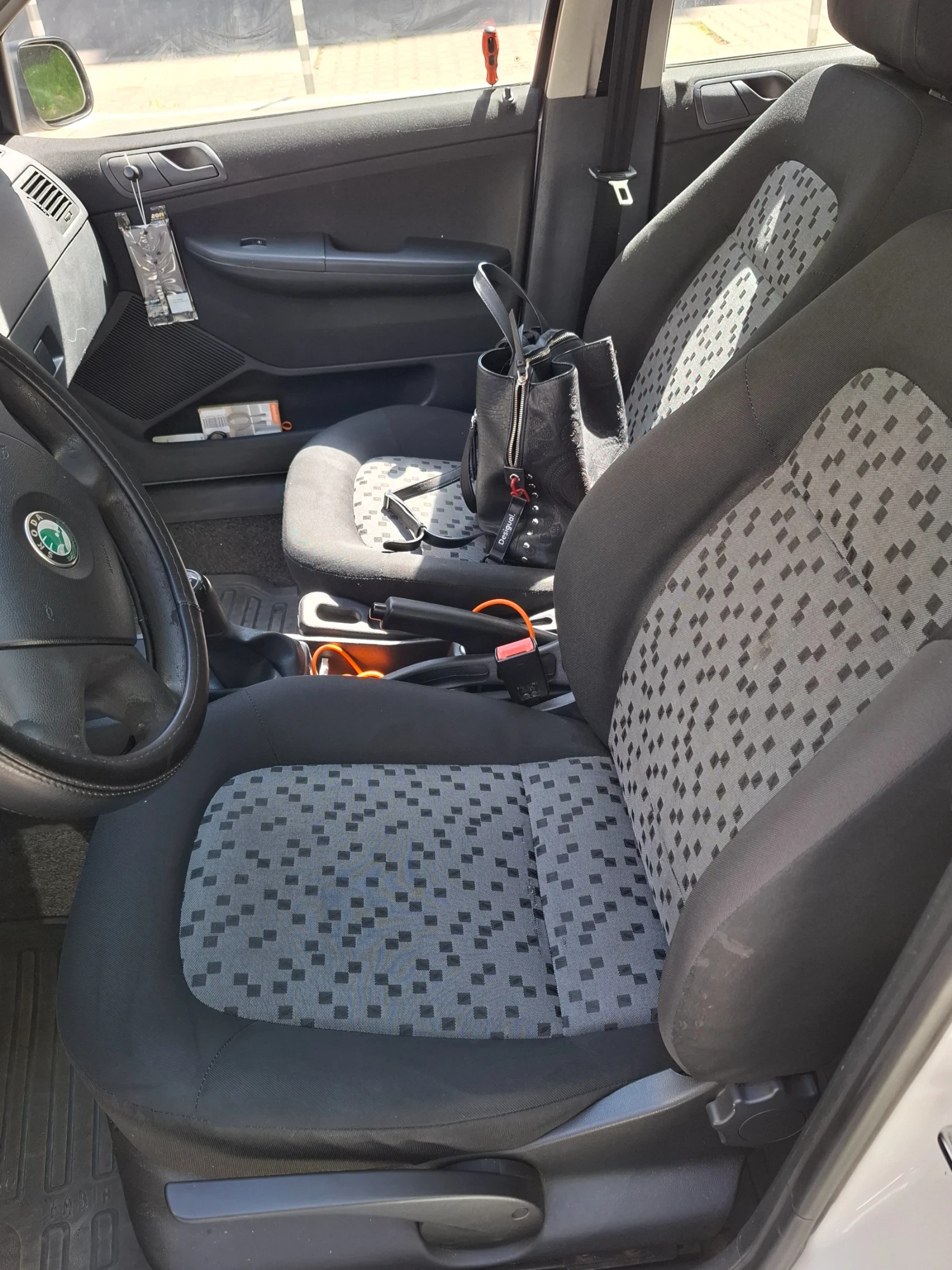 Skoda Fabia, снимка 8 - Автомобили и джипове - 54333830