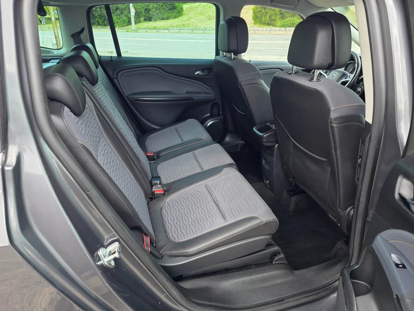 Opel Zafira 2.0 D 130 k.c, снимка 10 - Автомобили и джипове - 54386981