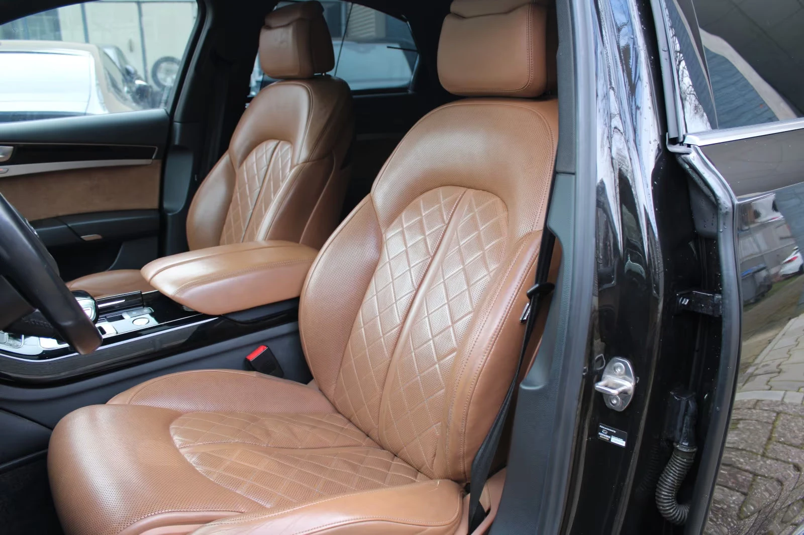 Audi A8 3.0TDI/262HP/MATRIX/PANO/CAM/BOSE/MEMO/NAVI/350q, снимка 5 - Автомобили и джипове - 54701659