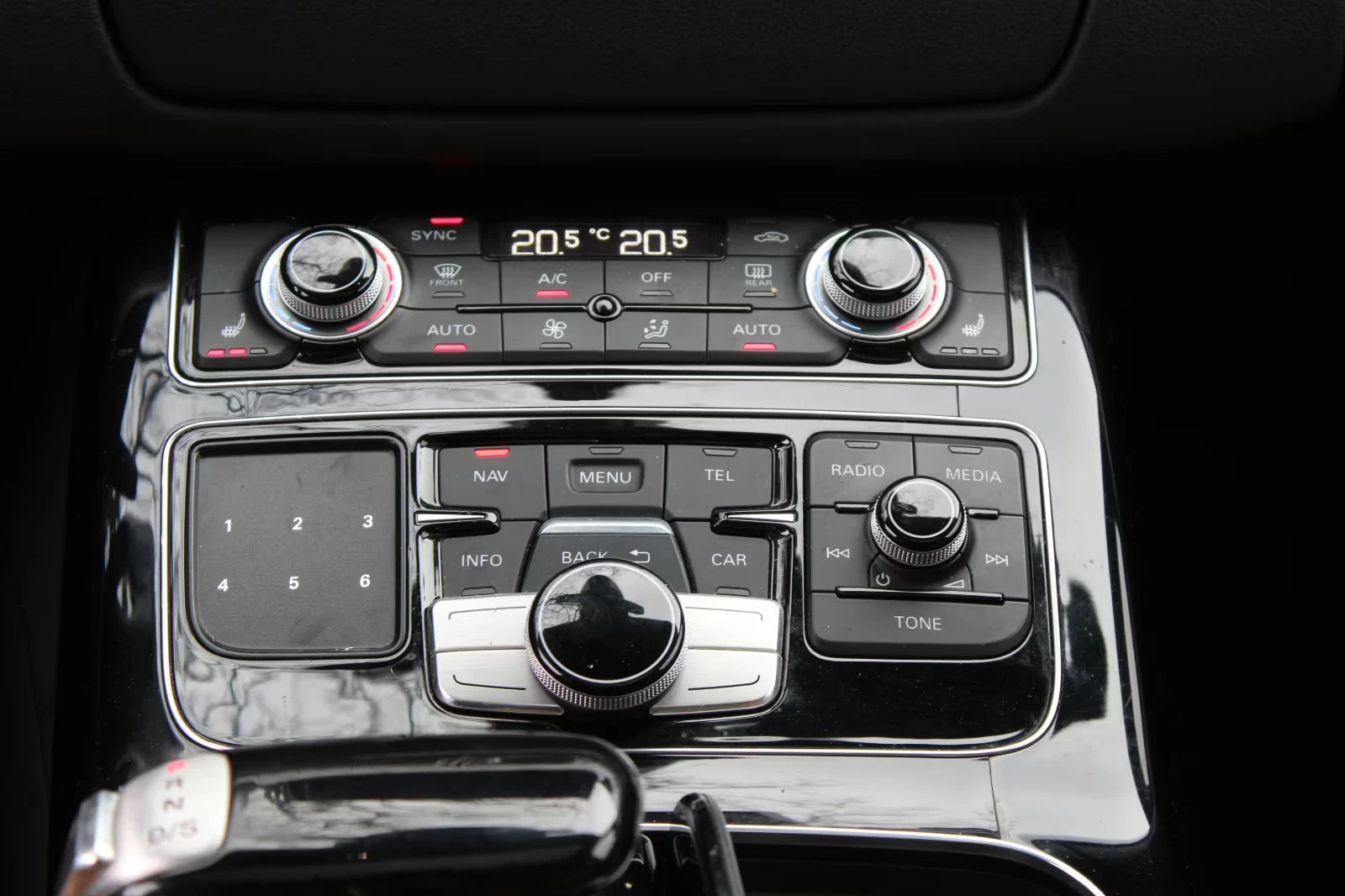 Audi A8 3.0TDI/262HP/MATRIX/PANO/CAM/BOSE/MEMO/NAVI/350q, снимка 10 - Автомобили и джипове - 54701659