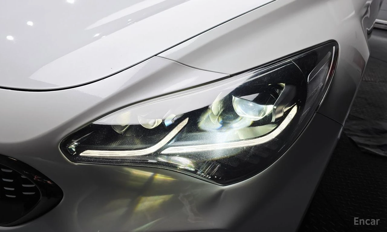 Kia Stinger 2.0* TURBO* 2WD* PLATINUM* ПОДГРЕВ* ОБДУХВАНЕ, снимка 13 - Автомобили и джипове - 54763007