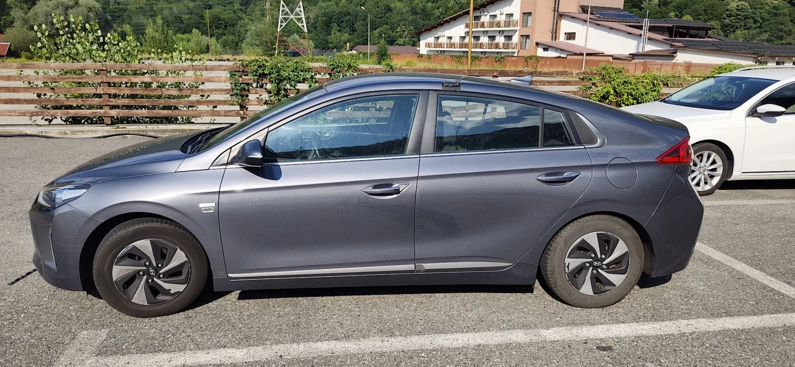 Hyundai Ioniq Хибрид , снимка 5 - Автомобили и джипове - 55434695