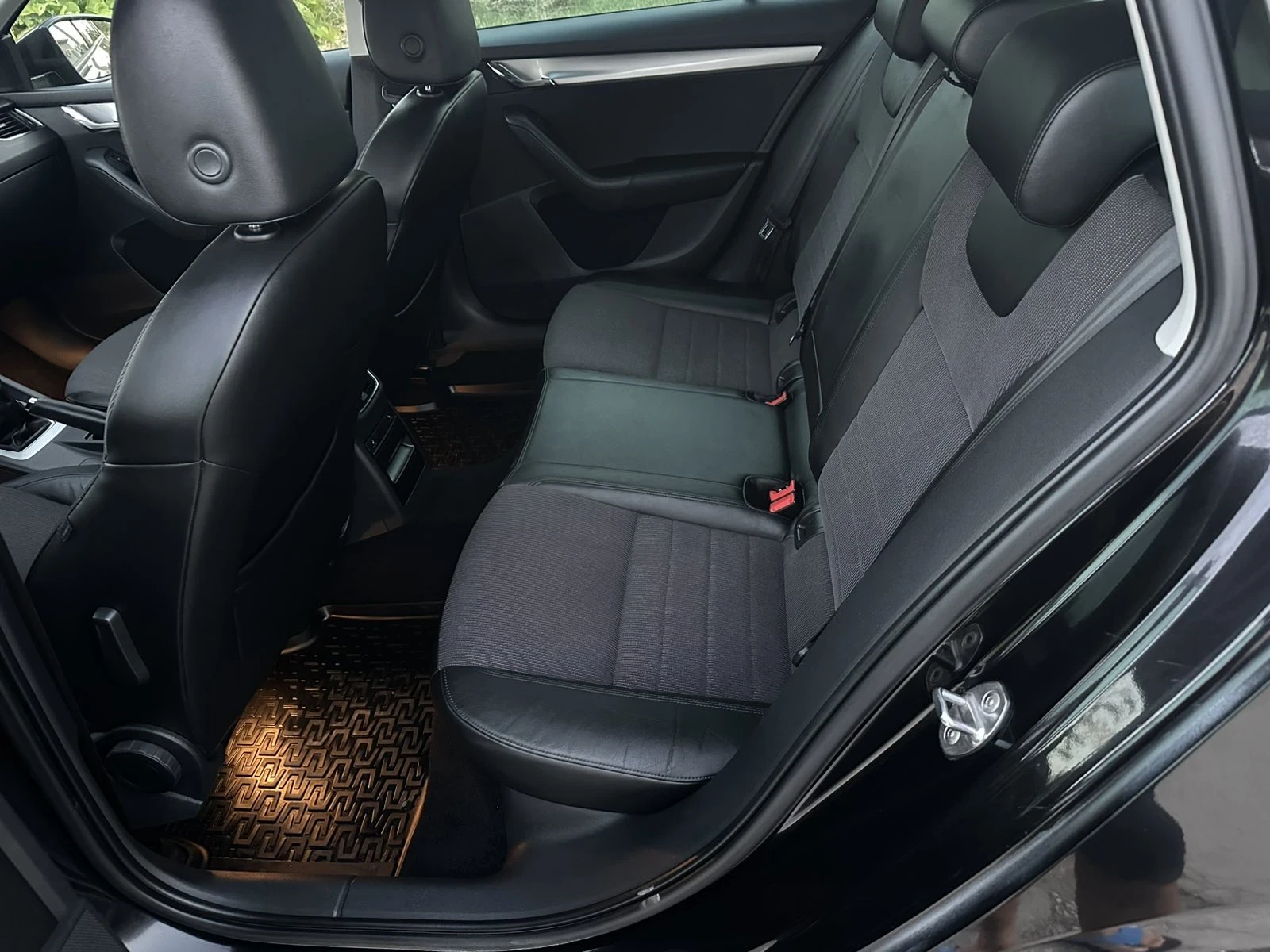 Skoda Octavia 1.6 D, снимка 5 - Автомобили и джипове - 55502695