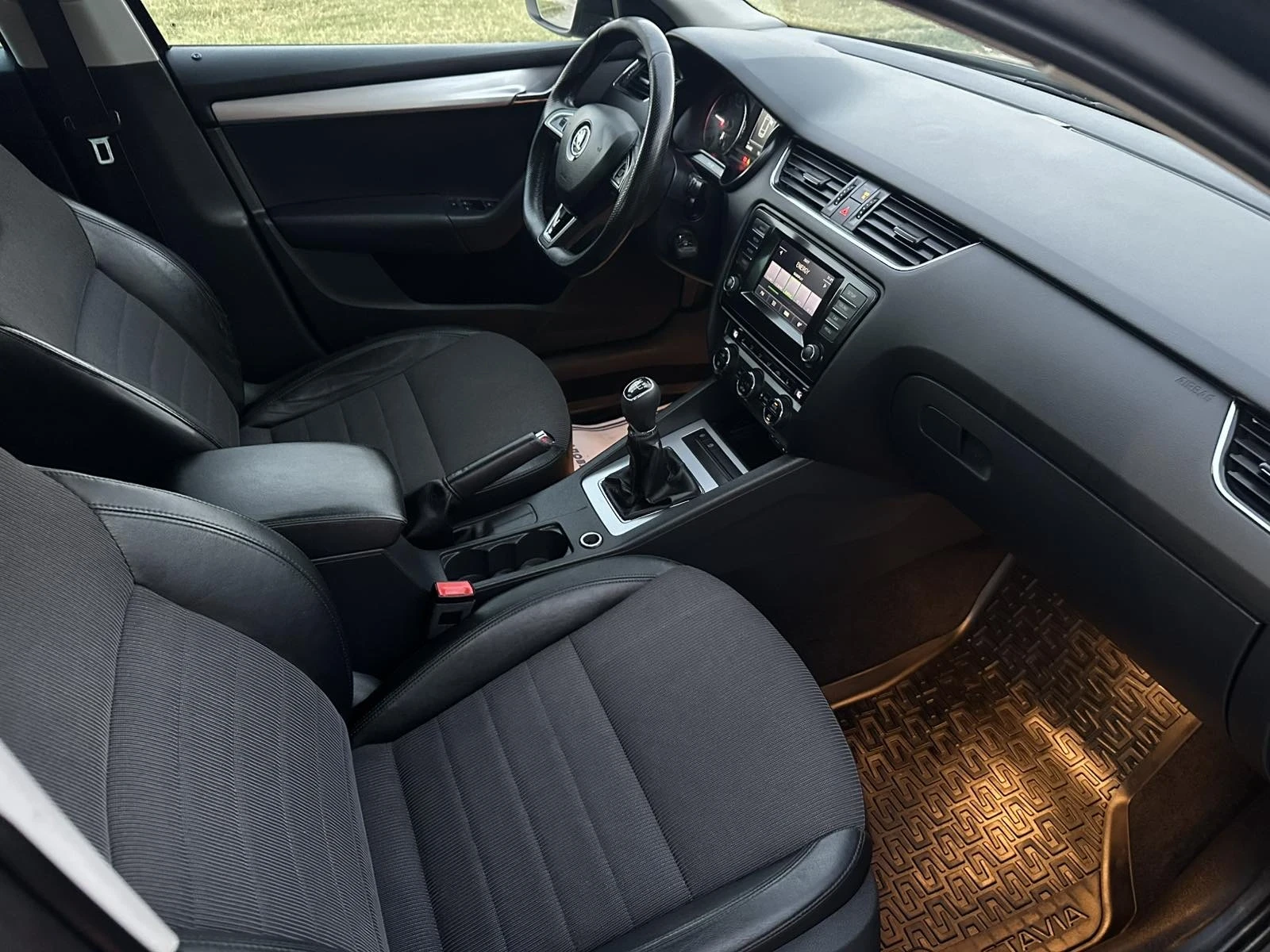Skoda Octavia 1.6 D, снимка 4 - Автомобили и джипове - 55502695