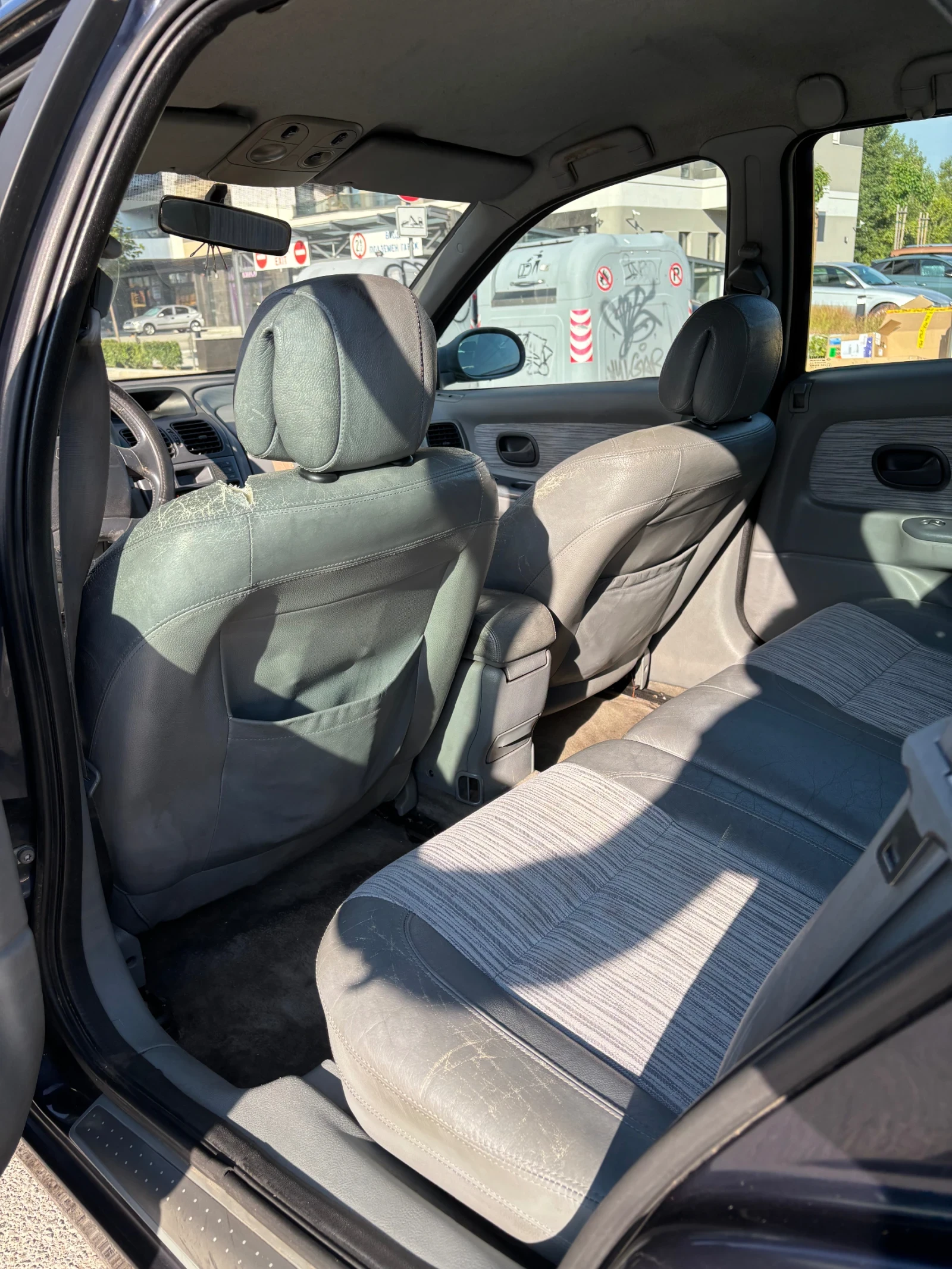 Renault Laguna 2.0, снимка 12 - Автомобили и джипове - 55587781