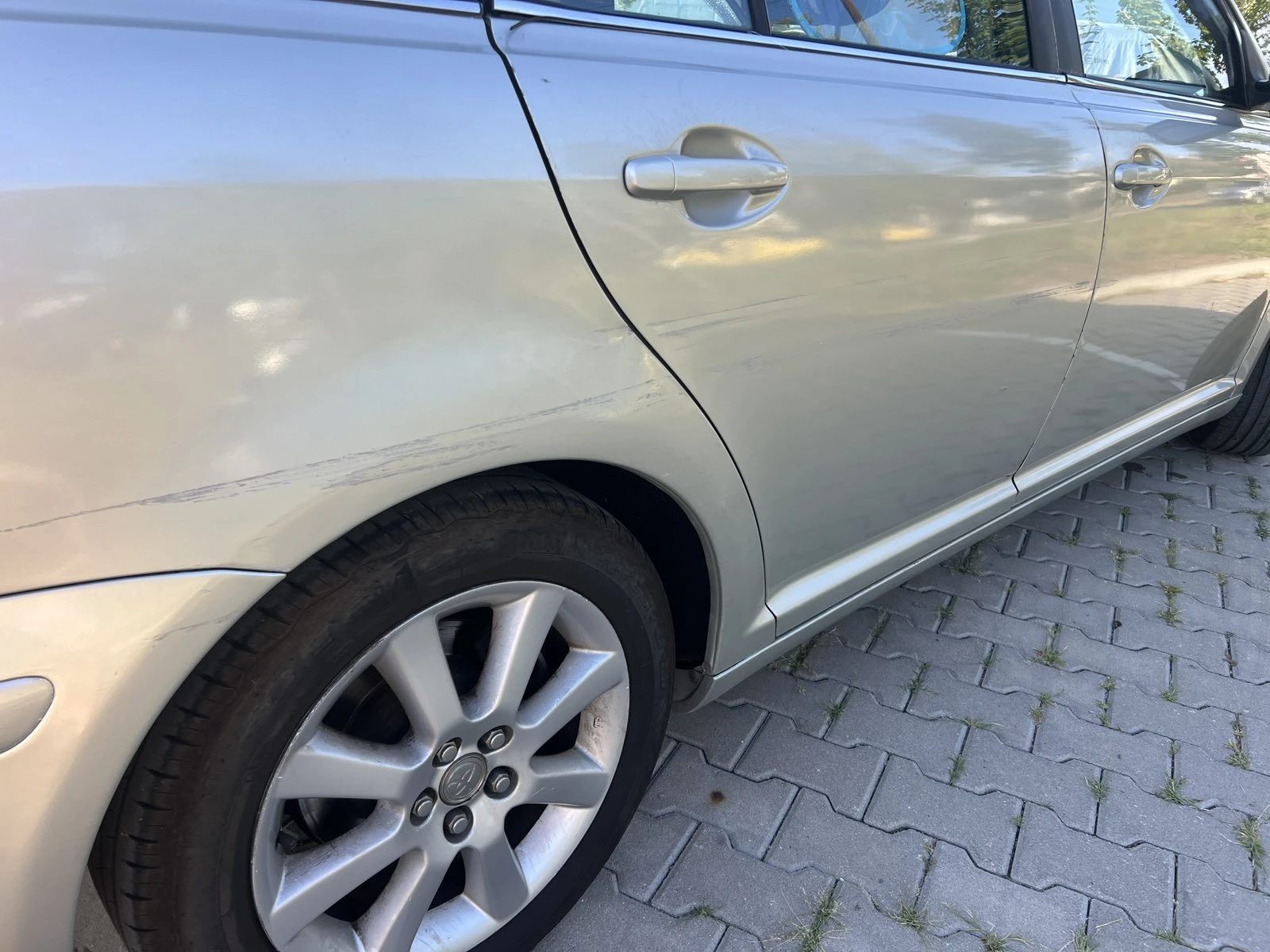 Toyota Avensis Газ/Бензин, снимка 17 - Автомобили и джипове - 55804851