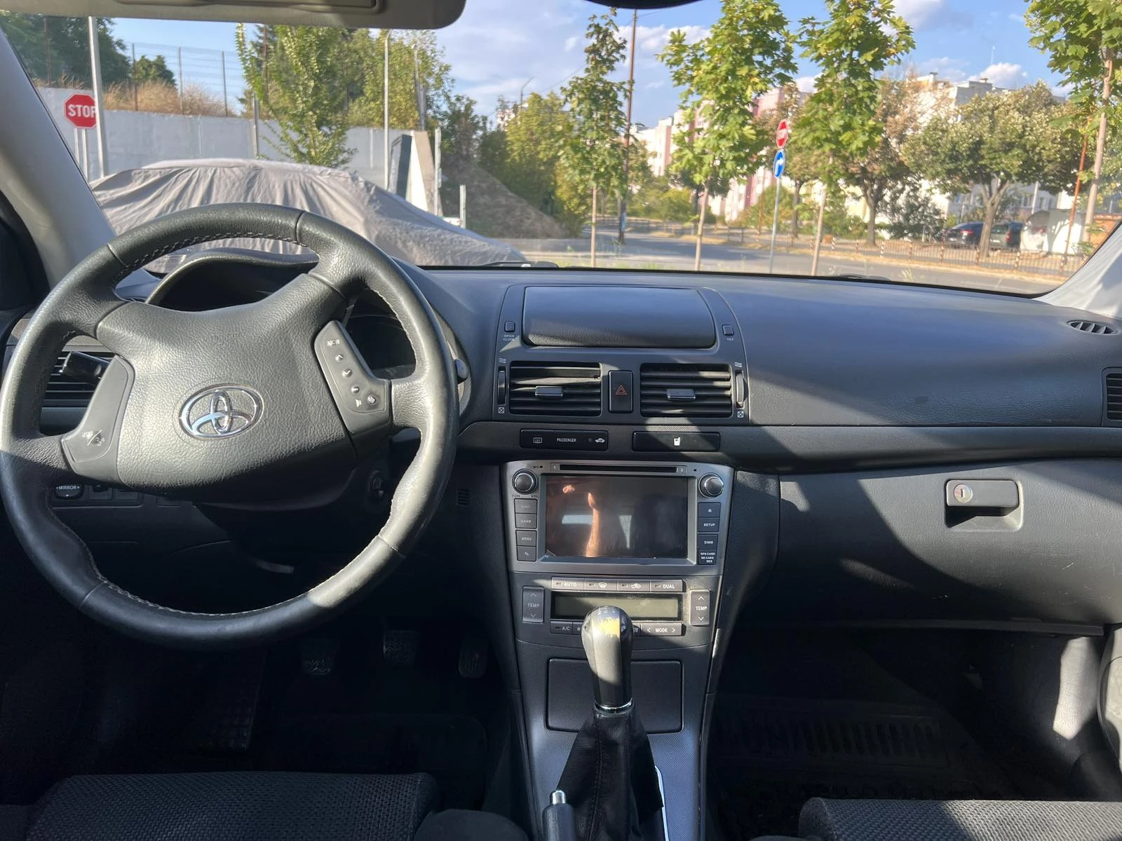 Toyota Avensis Газ/Бензин, снимка 5 - Автомобили и джипове - 55804851