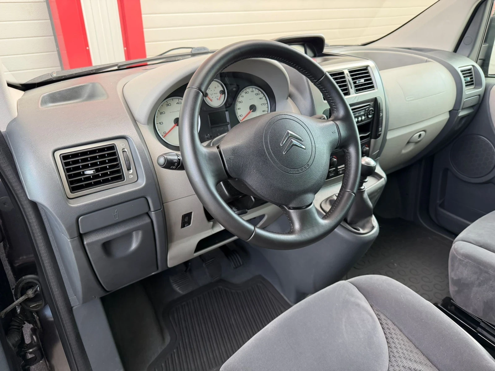 Citroen Jumpy 2.0HDI KLIMATRONIK 8-МЕСТЕН 6-СКОРОСТИ ЛИЗИНГ!!!, снимка 13 - Автомобили и джипове - 55868689