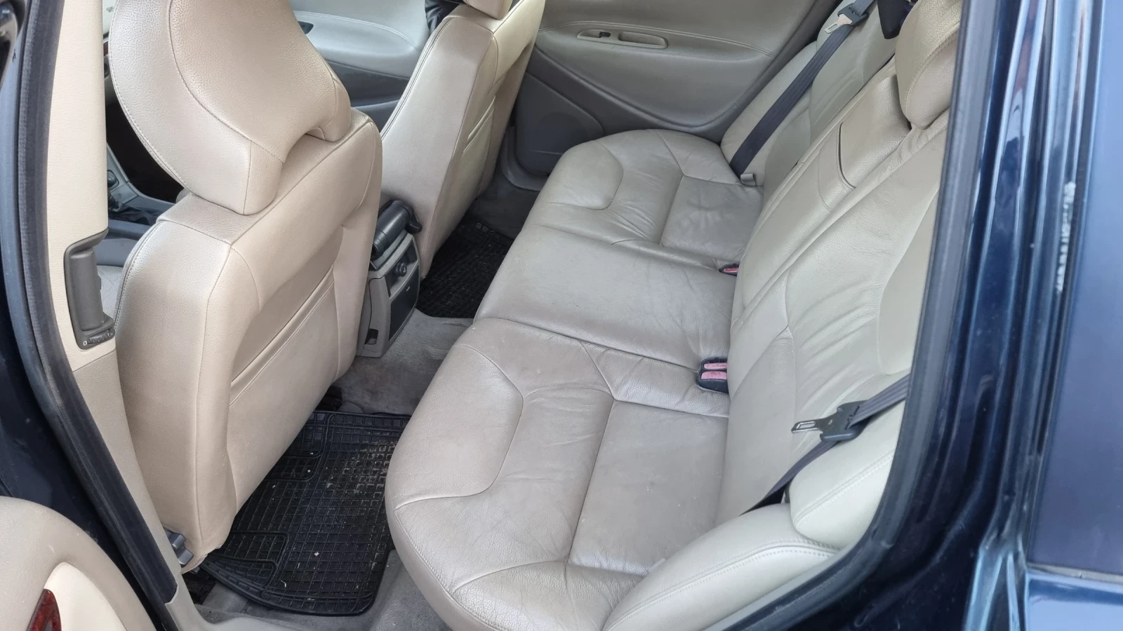 Volvo V70 Комби, снимка 6 - Автомобили и джипове - 56015138