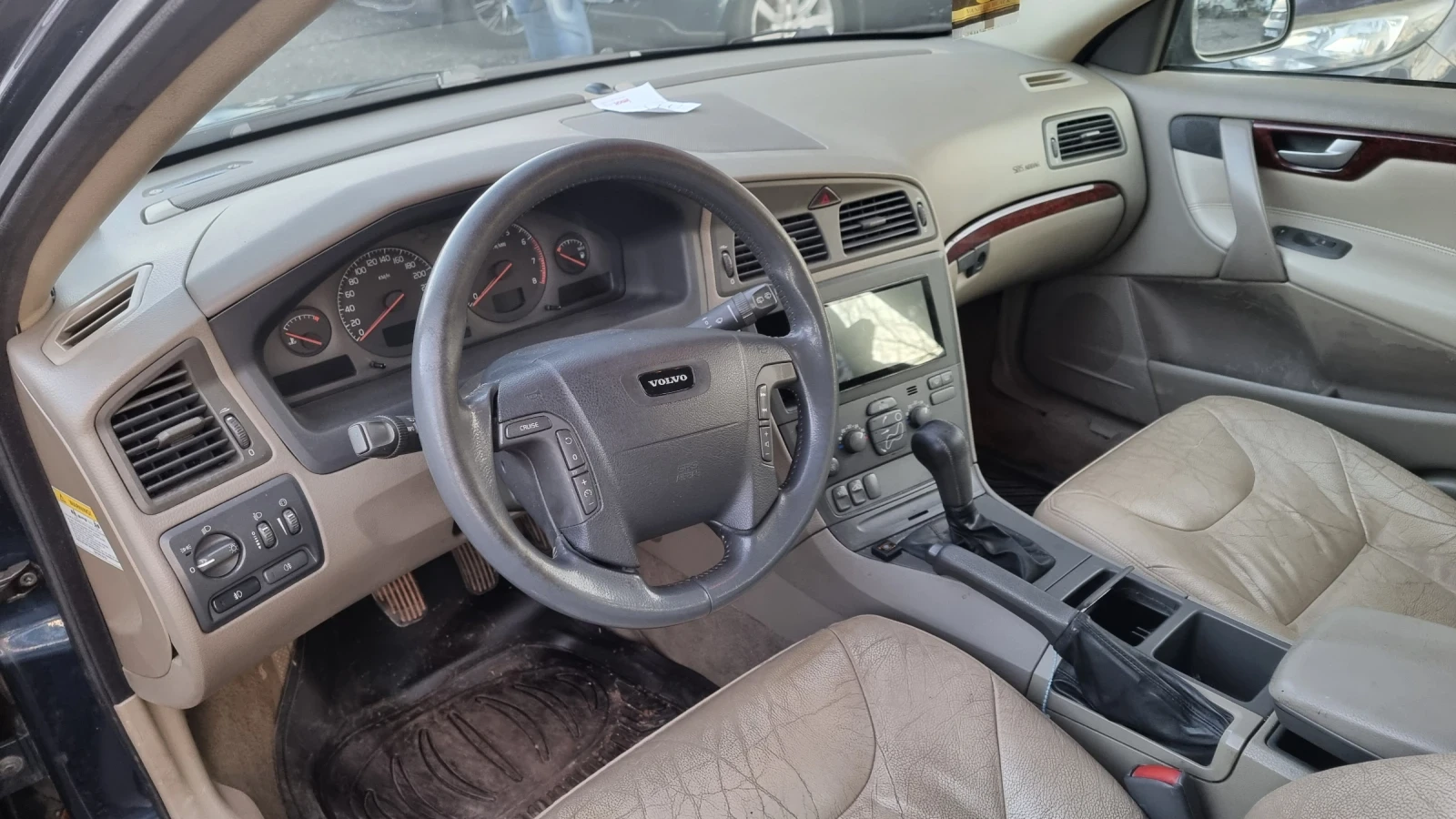 Volvo V70 Комби, снимка 5 - Автомобили и джипове - 56015138