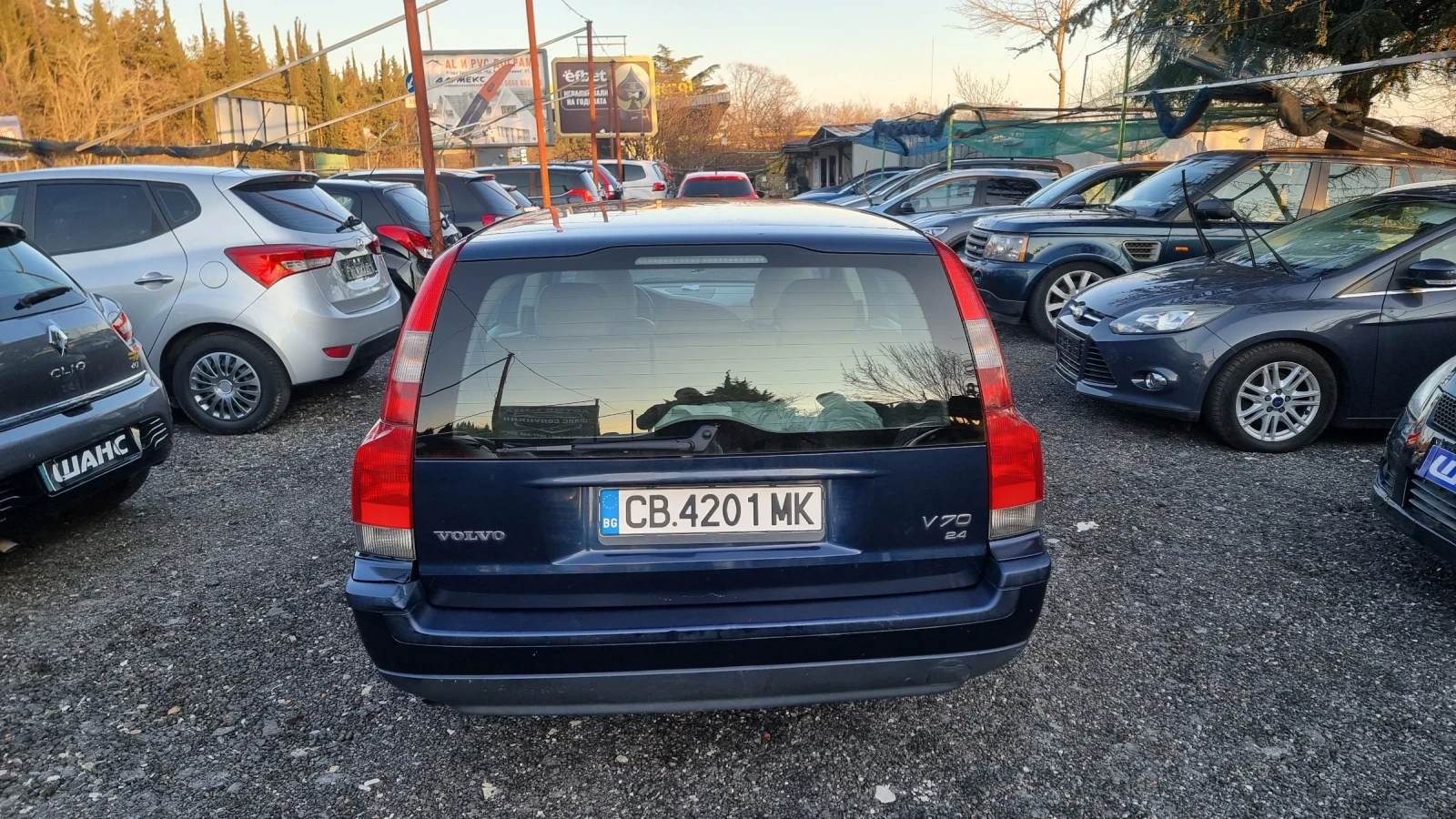 Volvo V70 Комби, снимка 4 - Автомобили и джипове - 56015138