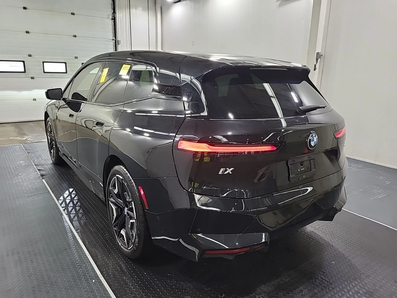 BMW iX Xdrive50* Bowers & Wilkins Diamond* Sky Lounge, снимка 3 - Автомобили и джипове - 56301267