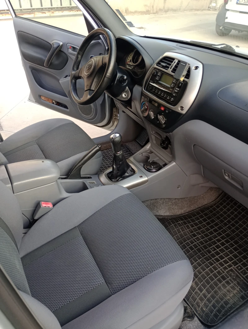 Toyota Rav4 Ръчюна, снимка 7 - Автомобили и джипове - 48085653